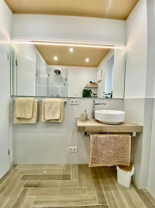 Apartment Komfort - Suite Zentral, Mit Balkon Und Waschmaschine Dusseldorf