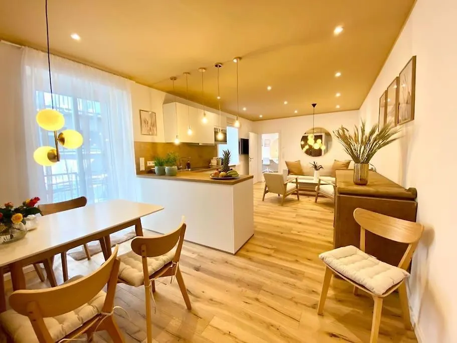 Apartment Komfort - Suite Zentral, Mit Balkon Und Waschmaschine Dusseldorf