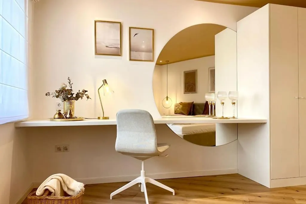 Komfort - Suite Zentral, Mit Balkon Und Waschmaschine Dusseldorf 0*,  Germany