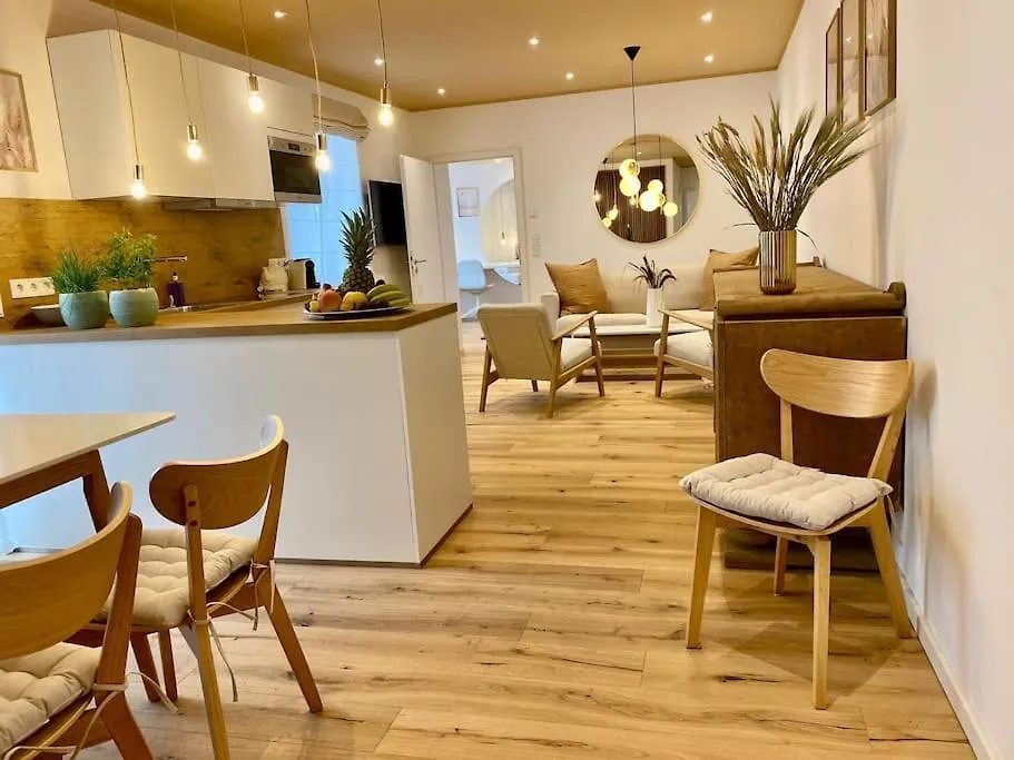 Komfort - Suite Zentral, Mit Balkon Und Waschmaschine contacts